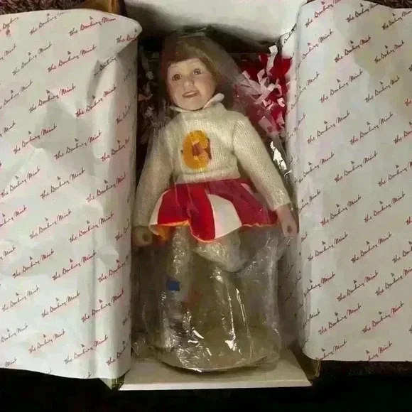 NWT - Danbury Mint Vintage ‘Kathy’ Cheerleader Doll by Judy Belle - Picture 9 of 9